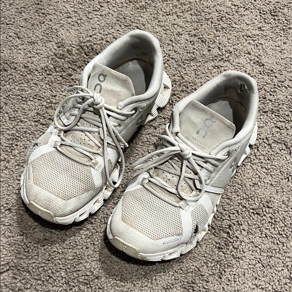 On Running Athletic Shoes